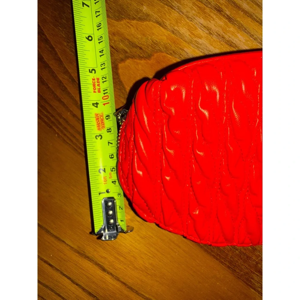 A New Day Red Quilted Cosmetic Bag Matelasse Makeup Pouch Zipper Travel Case‎